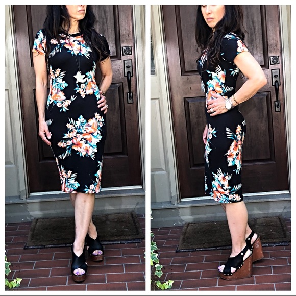 ✨LAST ONE ✨Black Floral midi dress - Picture 3 of 8